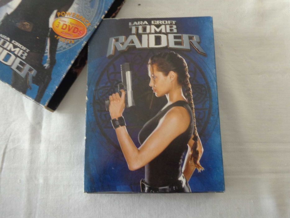 Lara Croft Tomb Raider - angielski, niemiecki. Film dvd + dodatki (trzy płyty).