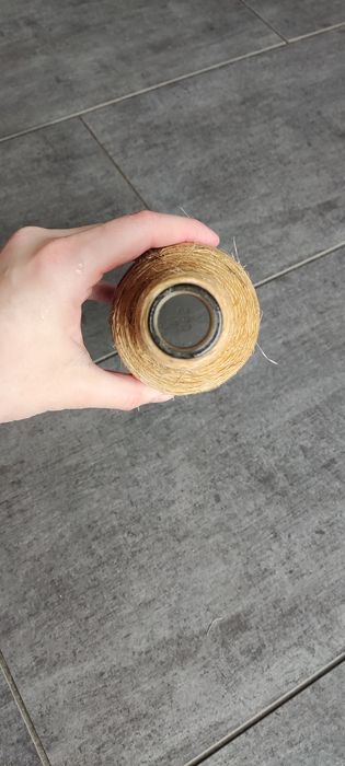 Butelka zdobiona sznurkiem, wazon, ozdoba, dekoracja.