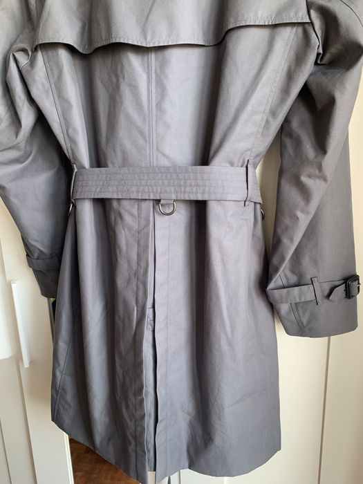 sobretudo cinzento Burberry
