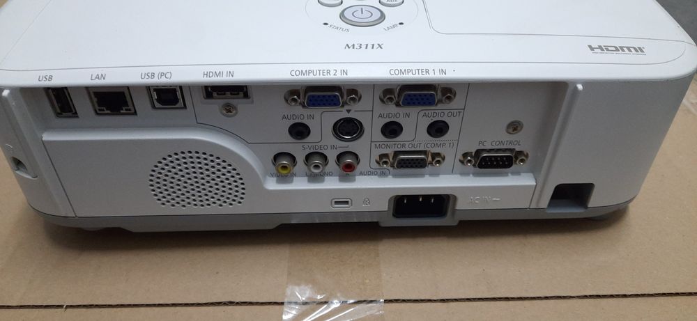 Zamienie za Akordeon lub konsole PlayStation 4 Projektor NEC Model no