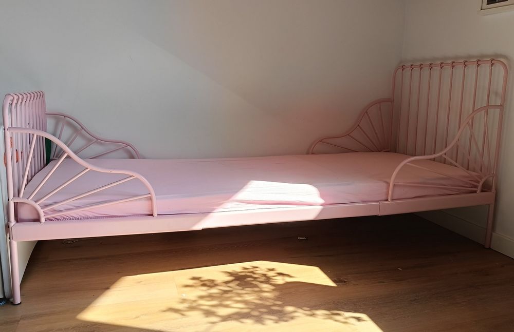 IKEA MINNEN łóżko rosnące różowe