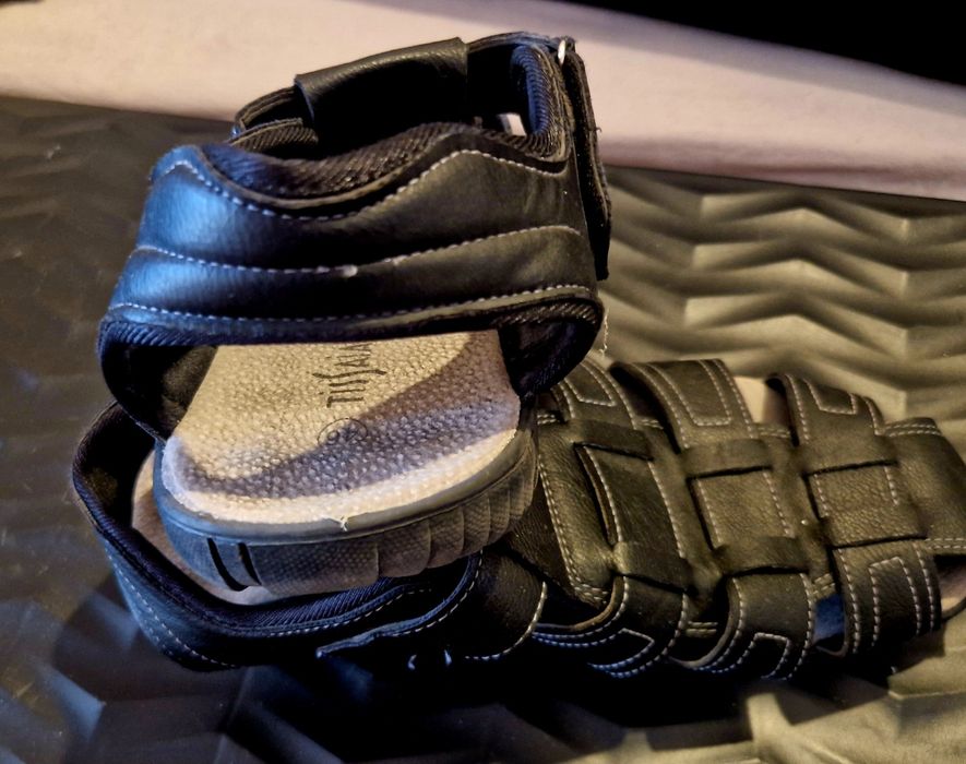 Sapatos tipo tênis em couro de altíssimo qualidade n 44 -44.5
Sandália