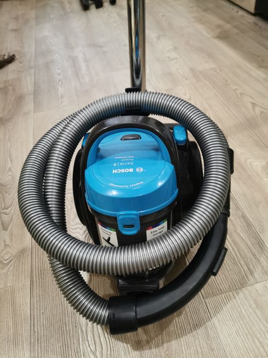 Пилосос безмішковий Bosch BGS05X240