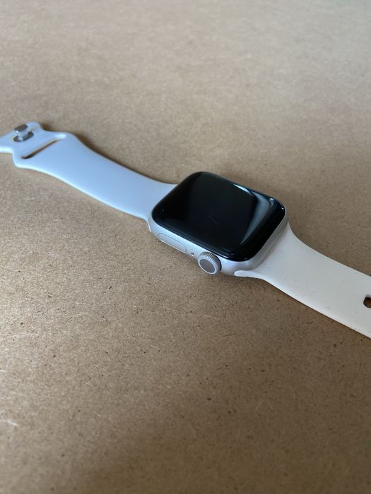 Apple Watch Series 6 40mm Silver Aluminum - Uszkodzony (Apple Logo Loop)