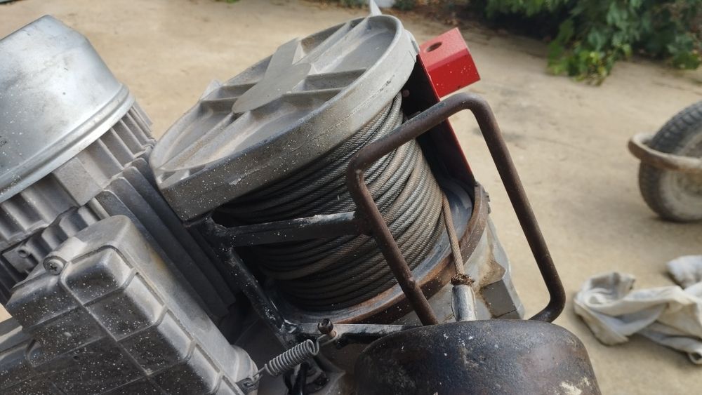 Guincho eléctrico extensível com balde
