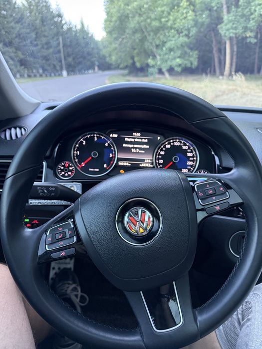 Volkswagen Touareg 2013 року