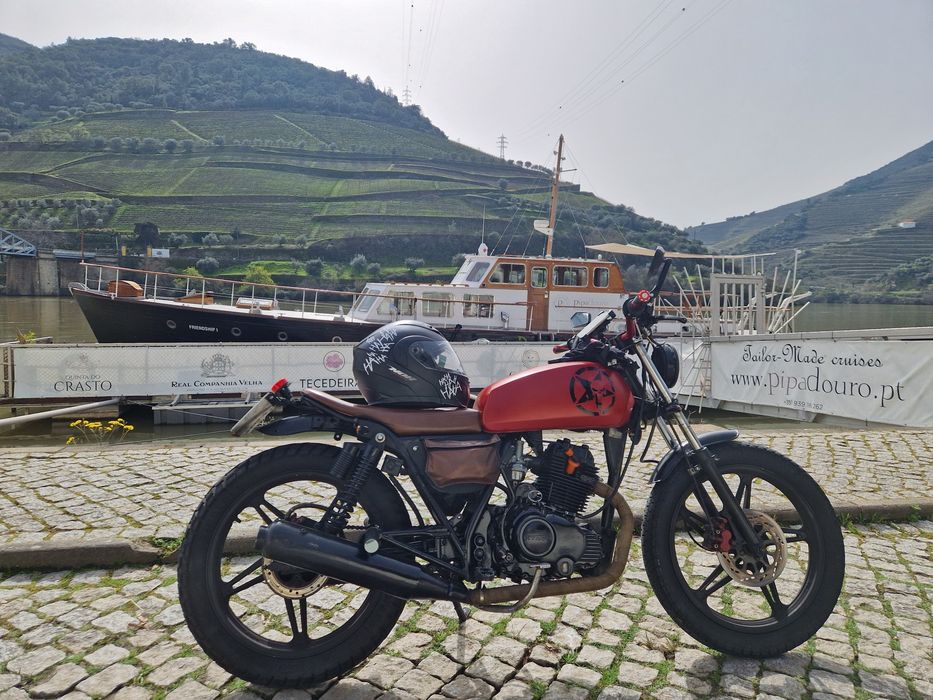 Moto cafe racer 125 4t 11kw