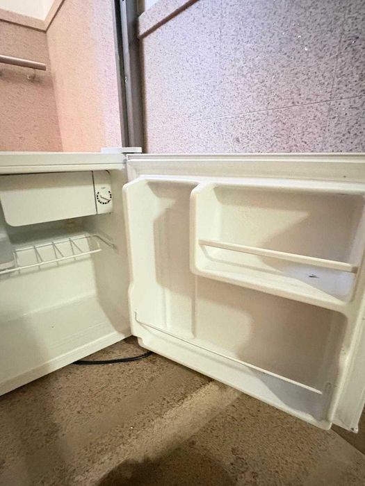 Minibar usado, estimado e em ótimas condições