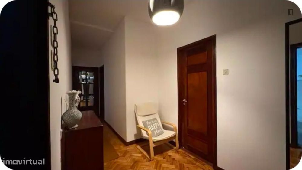 Quarto - localizado em Cedofeita Porto