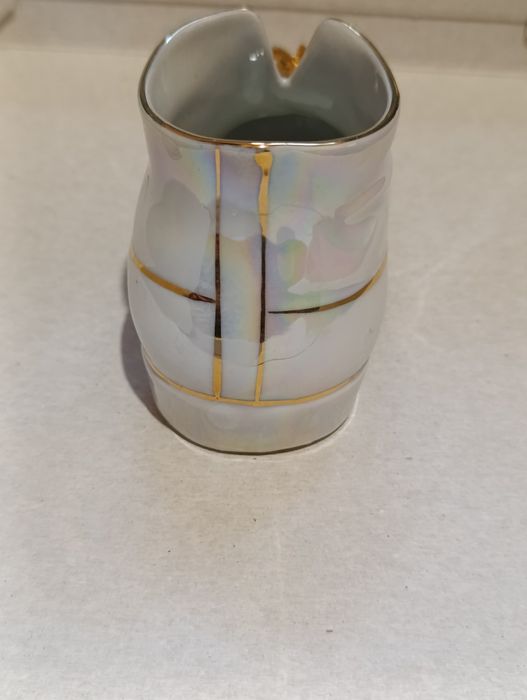 Porcelanowy bucik, antyk