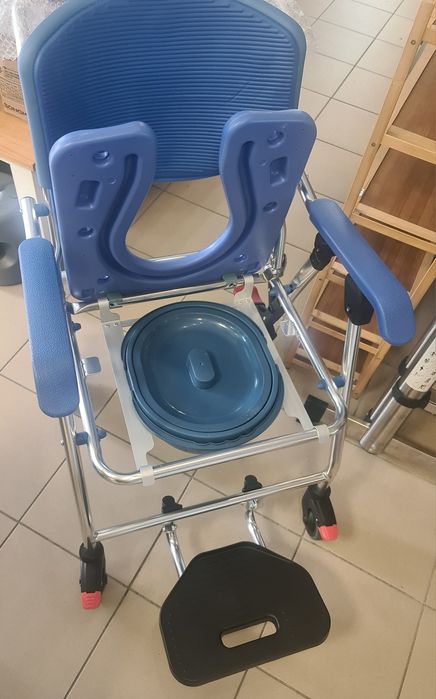 Krzesło prysznicowe z toaletką 3w1