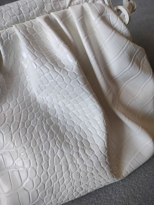 Biała torebka na ramię