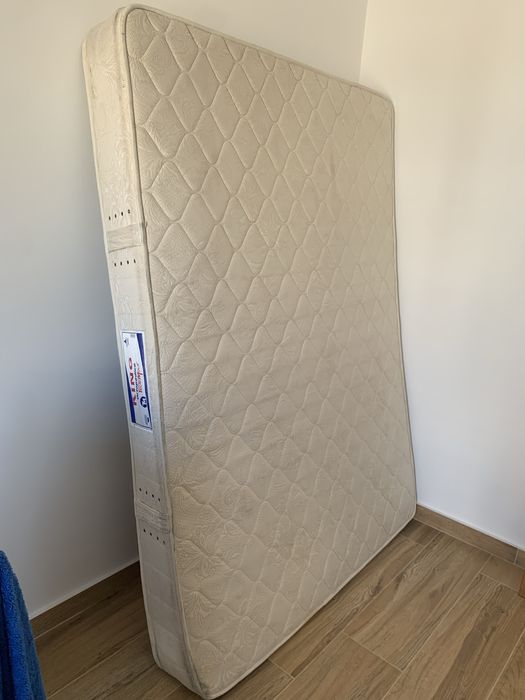 Colchão usado.64585060780033121