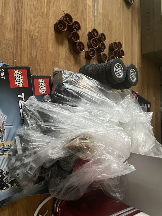 LEGO TECHNIC ciezarowka na drewno