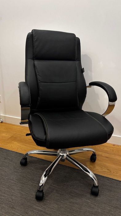 Cadeira de escritorio preta como nova