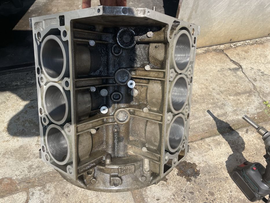 Гильзовка росточка блока v-образного алюминевого шліфовка коленвала