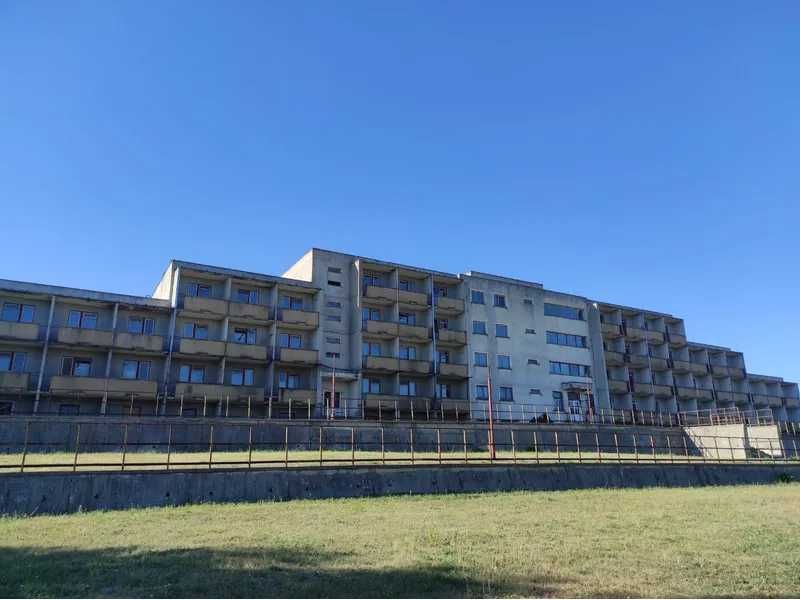 Готельний комплекс 6951 м² на березі водойми (Під реновацію / Бізнес) вул. Нова, 1В