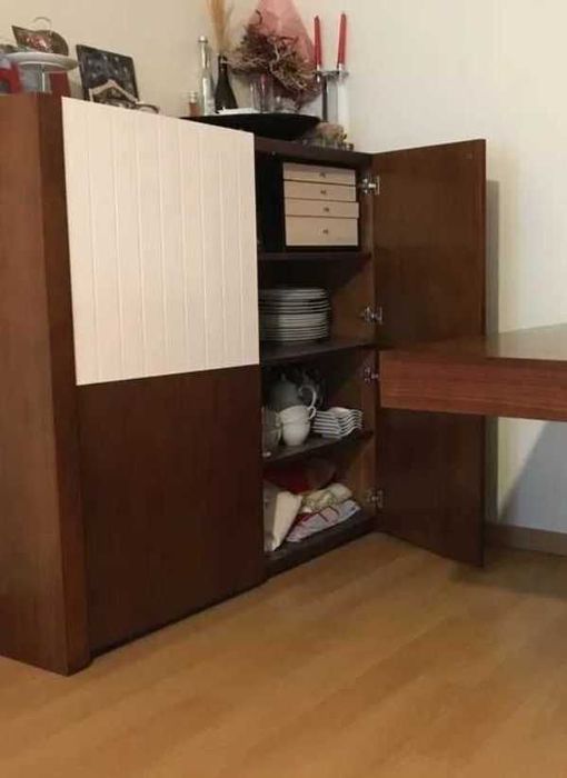 Móvel aparador em madeira NOGUEIRA produzido à medida