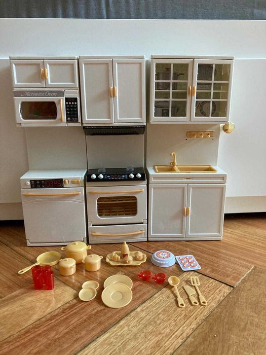 Cozinha de boneca (tamanho Barbie)