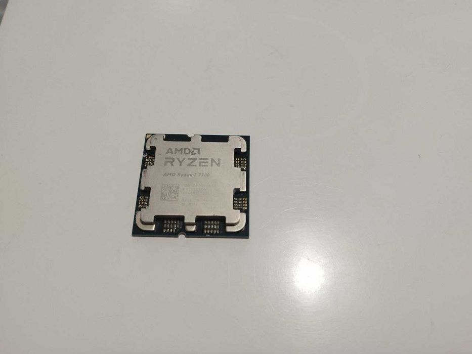 AMD Ryzen 7 7700 - świetny stan + podstawka pod komputer GRATIS