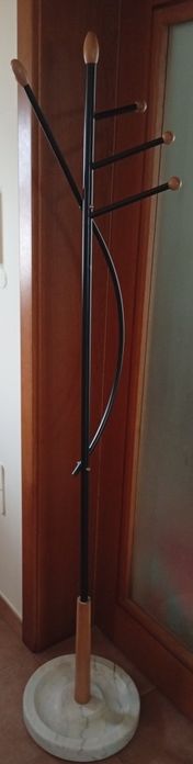 SÓ HOJE 20€. Bengaleiro c/ base em Mármore