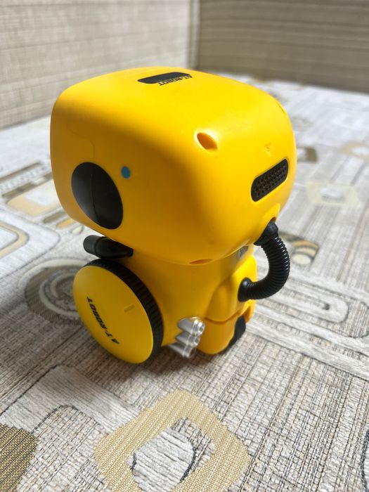 Інтерактивний робот AT -Robot з голосовим керуванням