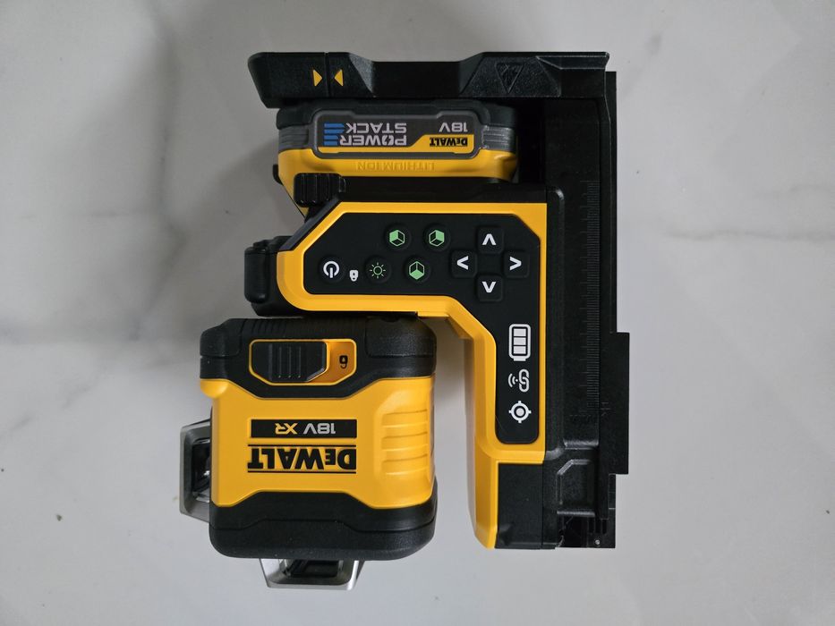 Samopoziomujący laser trzywiązkowy DeWALT DCLE 34035 z baterią, nowy