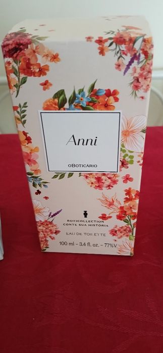 Três caixas de Perfume, vazias