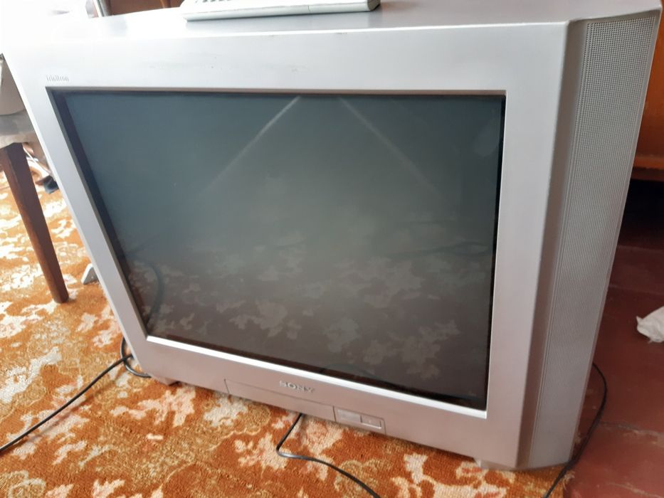 Телевизор Sony Trinitron 29 дюймов.