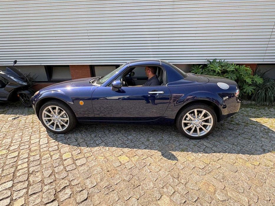 Mazda MX 5 de 2008 Cabrio com Hard Top de abertura automática — photo 2