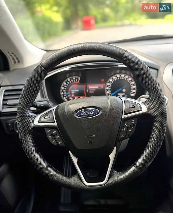FORD MONDEO 2015 року