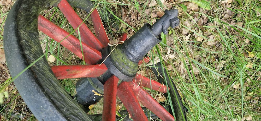 Koła do wozu na osiach