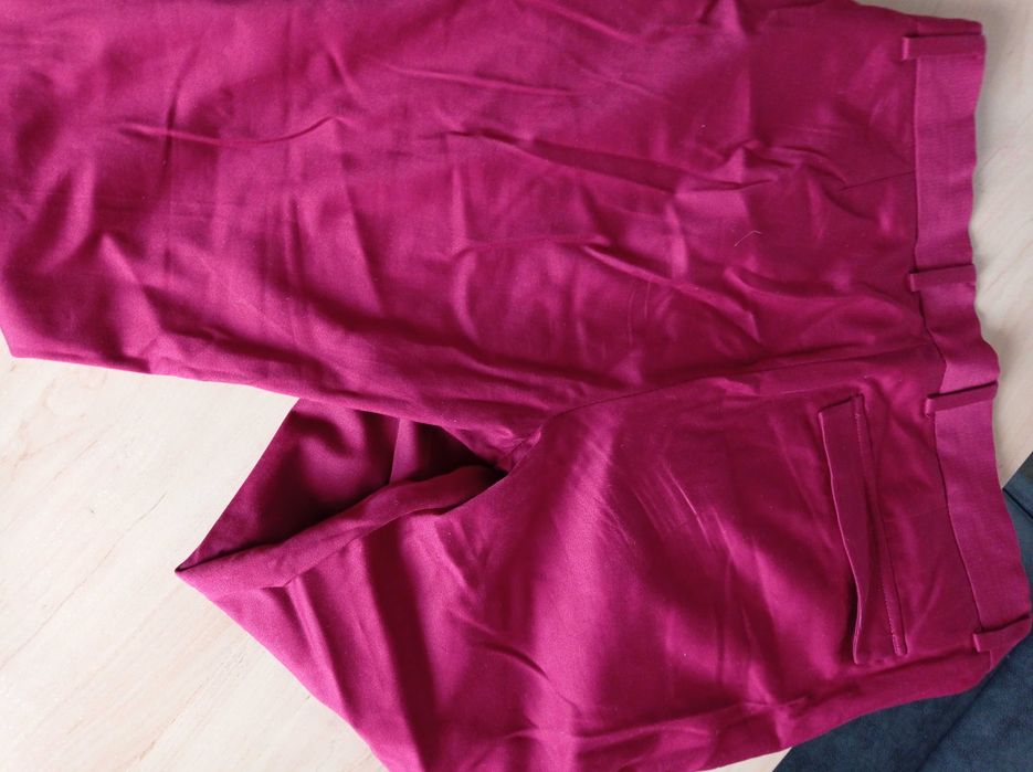 Брюки, штани яскравого бордового кольору, розмір s-m.