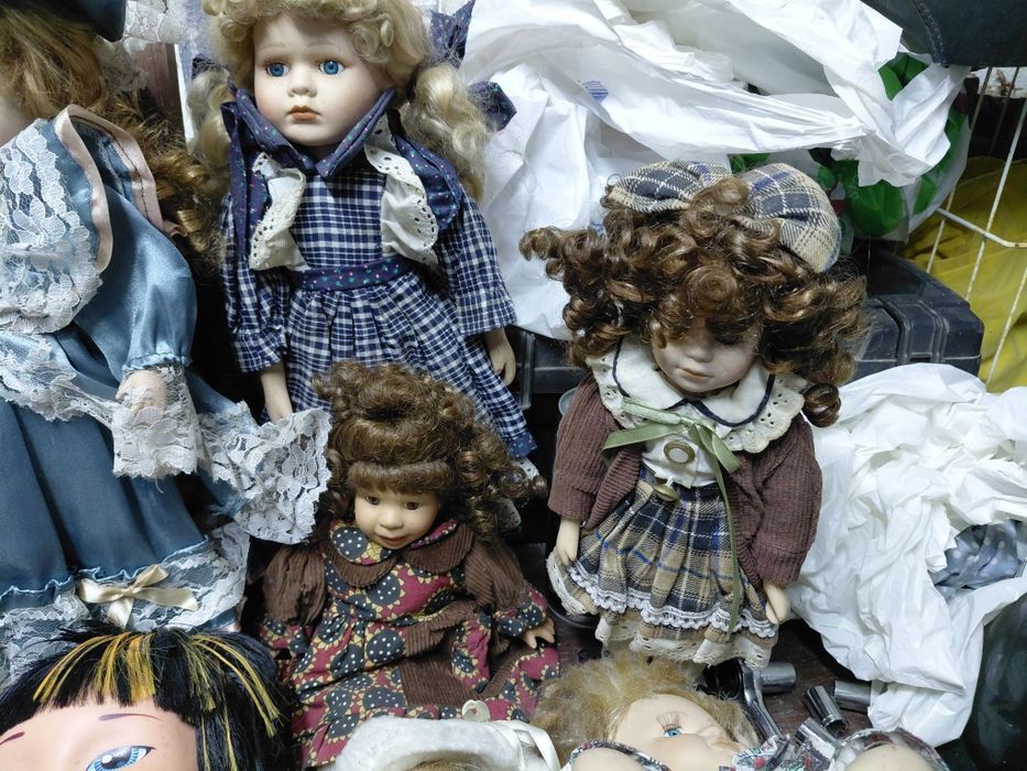 Vendo conjunto de bonecas antigas de porcelana em bom estado
