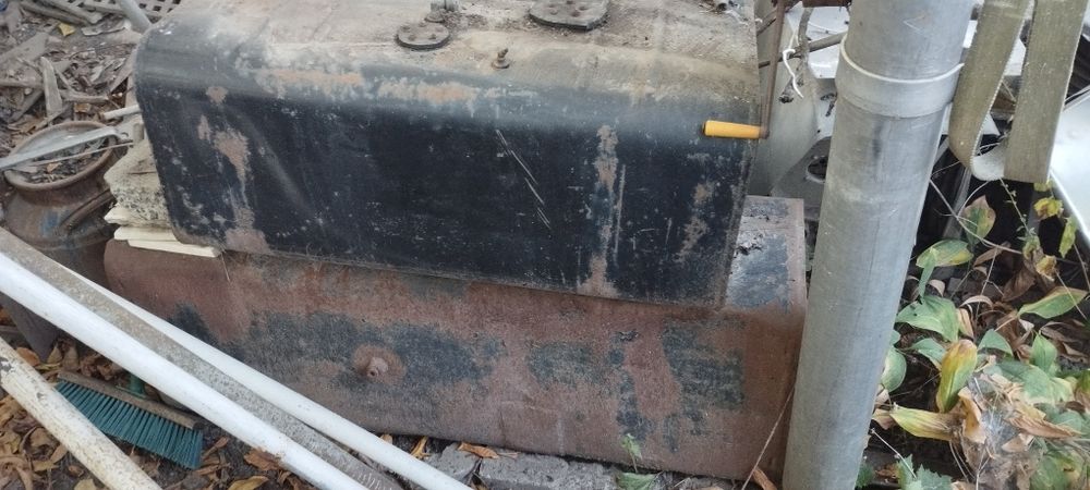 Бензобак, паливний бак, мабуть камаз, ~250 л.