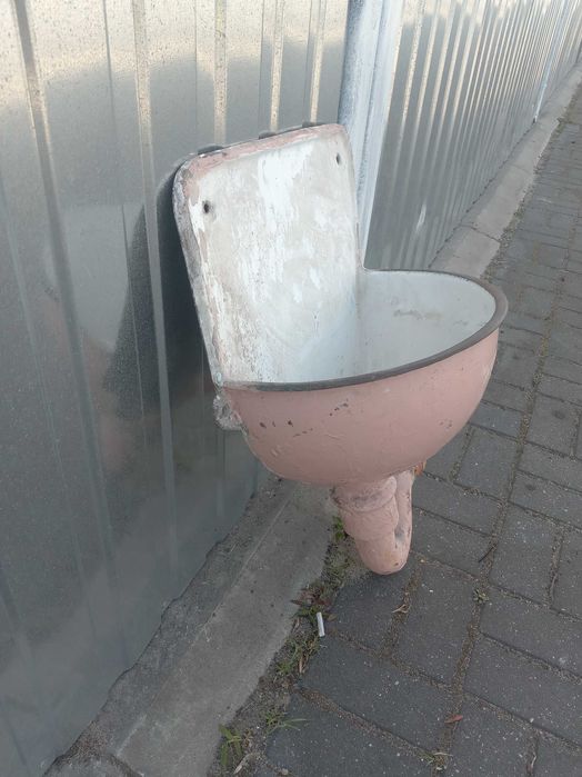 Stara umywalka żeliwna + syfon PRL