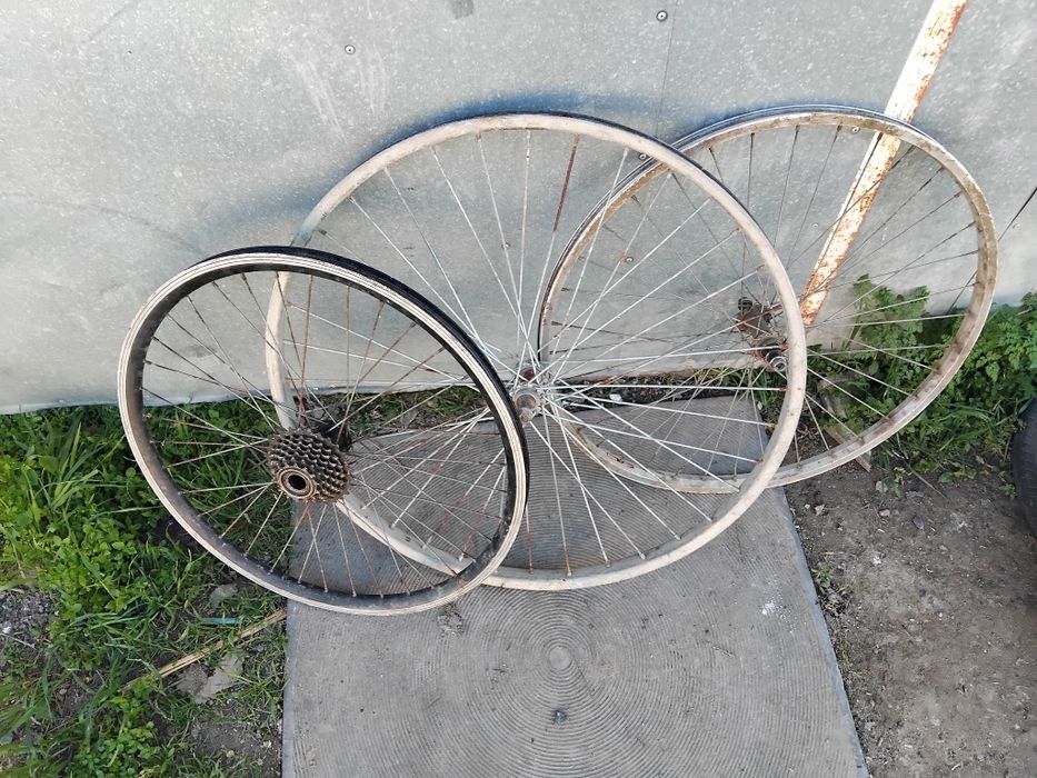 Продам колеса різні .