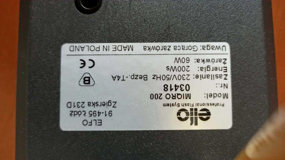 Lampa studyjna MIQRO200 ELFO