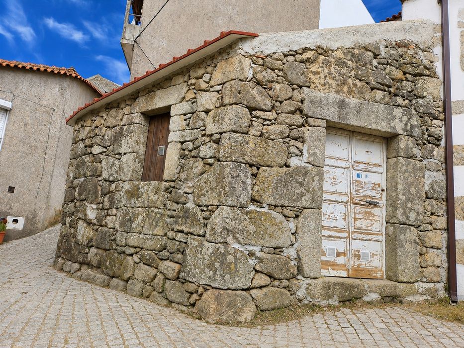 Storage House with 40 m² Covered Area