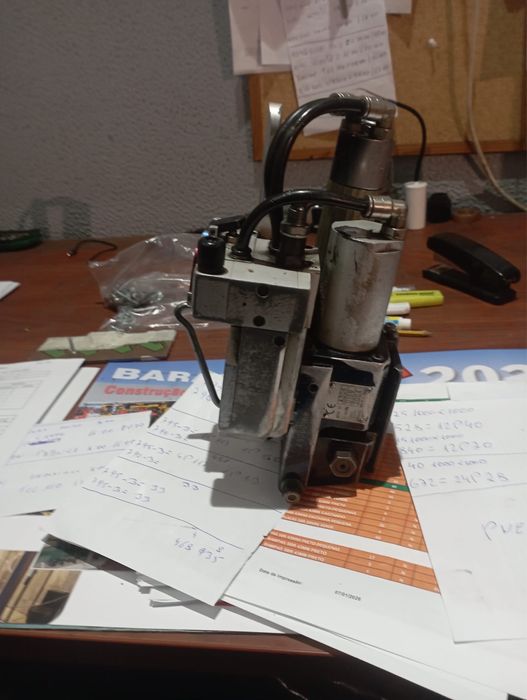 Máquina de Cintar Paletes Pneumática – Profissional