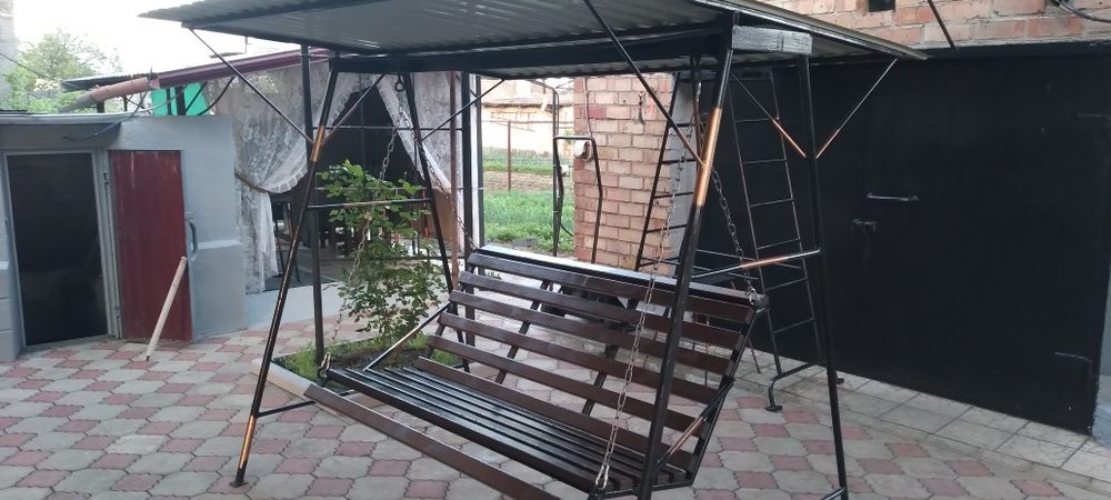 Продам садовую качелю.