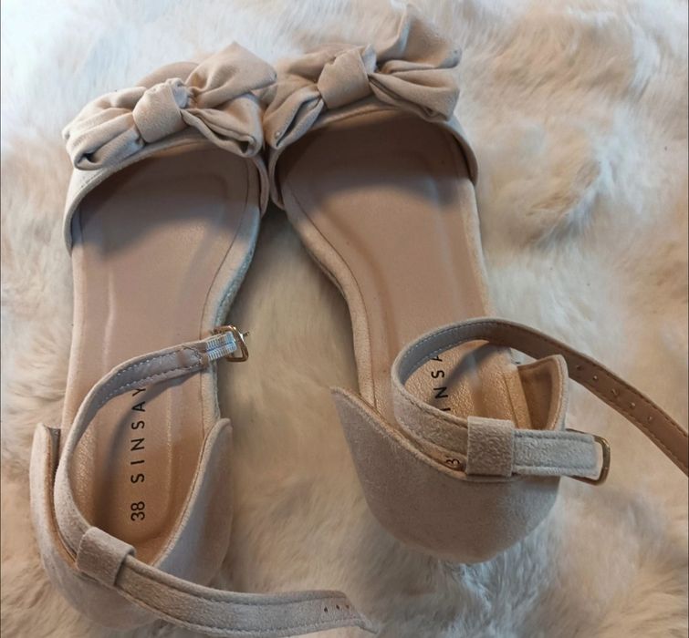 Buty nowe na koturnie