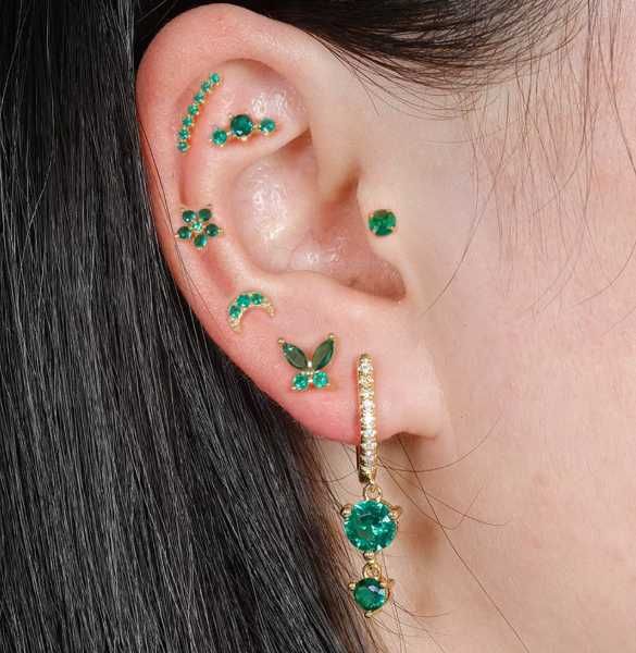 Маленькі вишукані сережки-гвоздики для пірсингу зелений, білий циркон