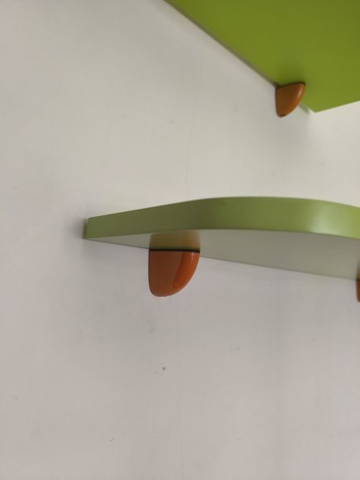 Prateleiras quarto criança