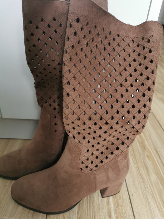 Ażurowe kozaczki r 38