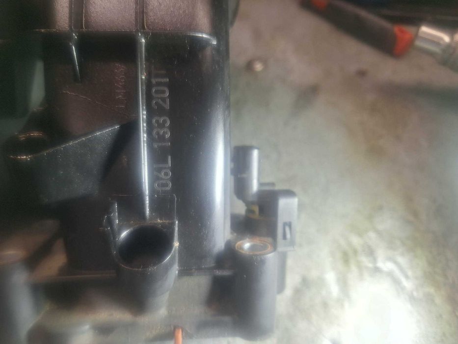 Kolektor ssący kompletny do audi 2.0tfsi CYM 06L 133 201T