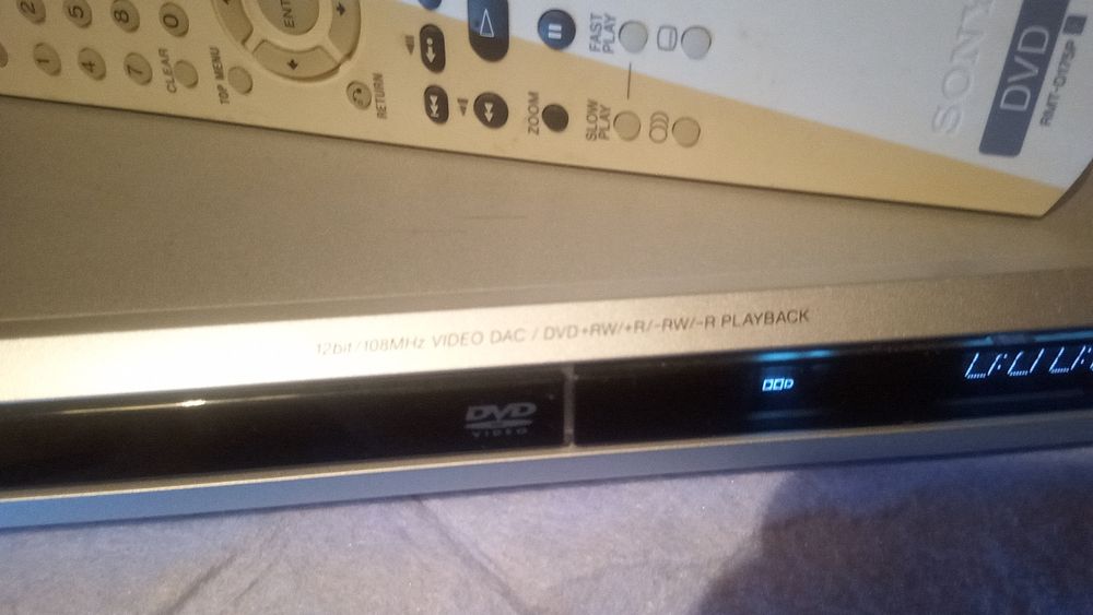Leitor de Cd's e DVD's Sony com comando