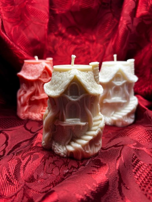 Piękna świeczka świeca domek, chatka czarownicy