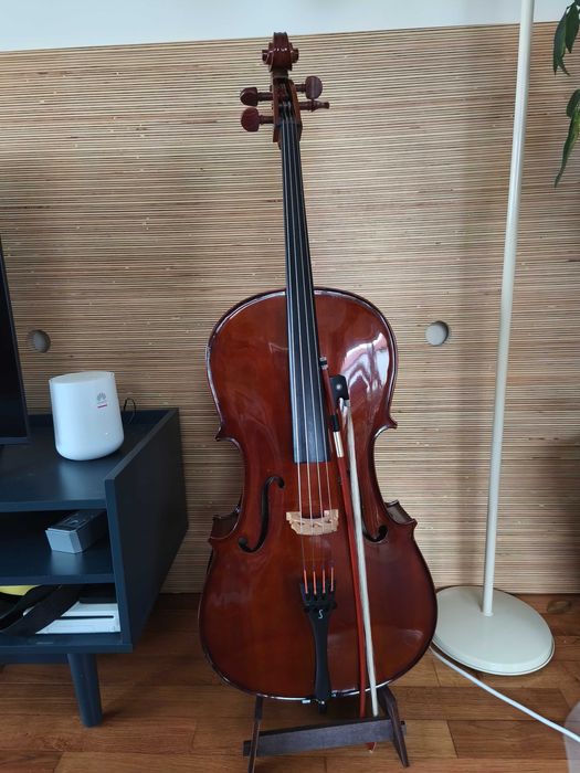 Violoncelo 1/2 Stentor Sudent I  com cavalete Oficina dos Violinos.