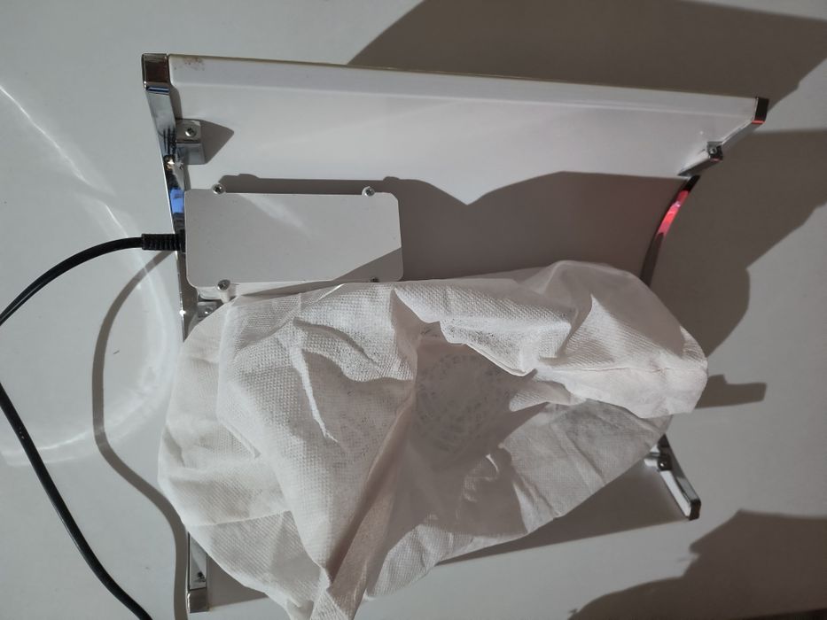 Pochłaniacz pyłu do paznokci